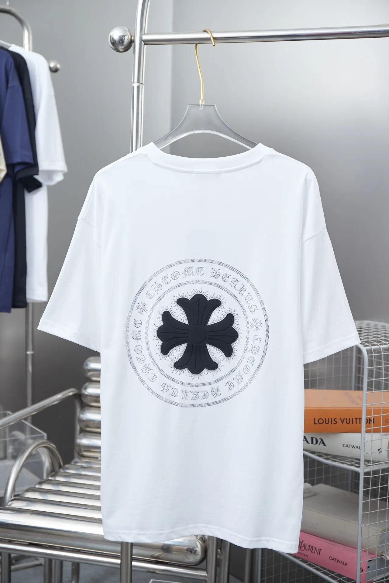 🅿️210 Ch*ome Hearte 25SS early spring new style, thick printed hot diamond short sleeves, light luxury, essential item for daily commuting for men and women, correct version, welcome to compare, detailed features · 320g 100% pure cotton double yarn jersey fabric · Special thickened 32 pieces of double-strand 1X1 threads custom dyed in the same vat · Imported Australian matte pearlescent diamonds ➕ Three-dimensional thick plate Croix heart letters · Double-needle sewing and cross-seam technology · Original main mark, washed tag, brand moisture-proof paper packaging Color: black/white/rose red/blue Size: S/M/L/XL